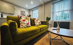 1 West End Boutique Apartment